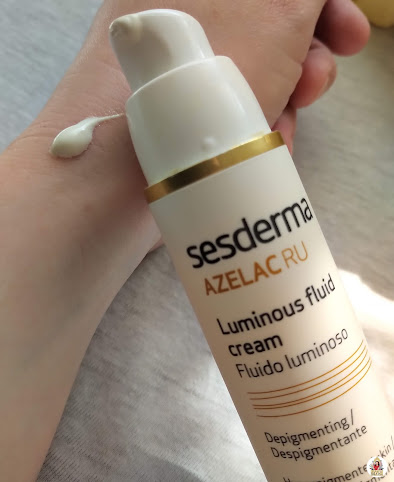 Sesderma Azelac RU Fluid SPF 50 textúra produktu