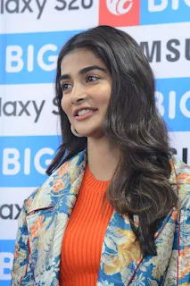 Actress Pooja Hegde Stills Launches Samsung S20 at BigC Mobiles