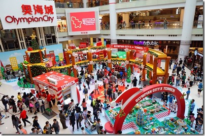 Xmas Decor in HK 2015 Olympian City 奧海城 x TOMICA 聖誕佈置 (Photo taken from Elle.hk)