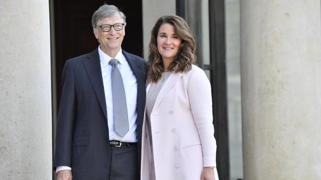 Bill Gates, eşi Melinda'ya 1.8 milyar dolarlık hisse aktardı