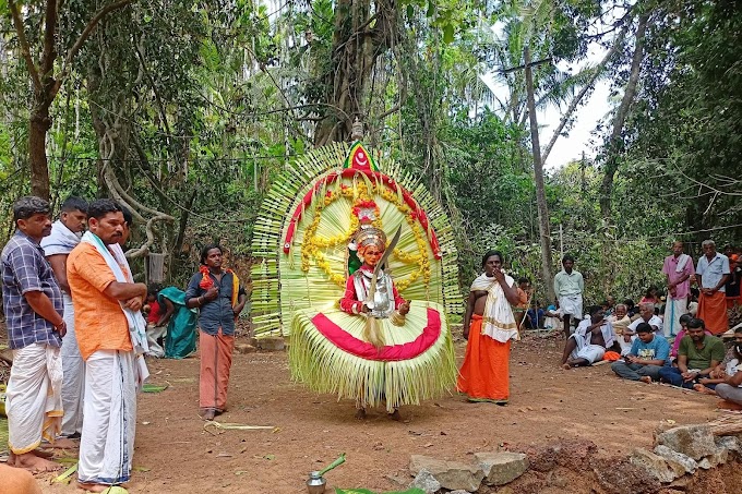                      ಮುಂಡಿಗೆ ವನದಲ್ಲಿ ಕುಂಟಿಕಾನ ಧೂಮವಾತಿ ದೈವದ ನೇಮ