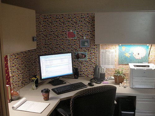 Office Cubicle Decorating: Thrifty Ways to Make Your Cubicle Cozy