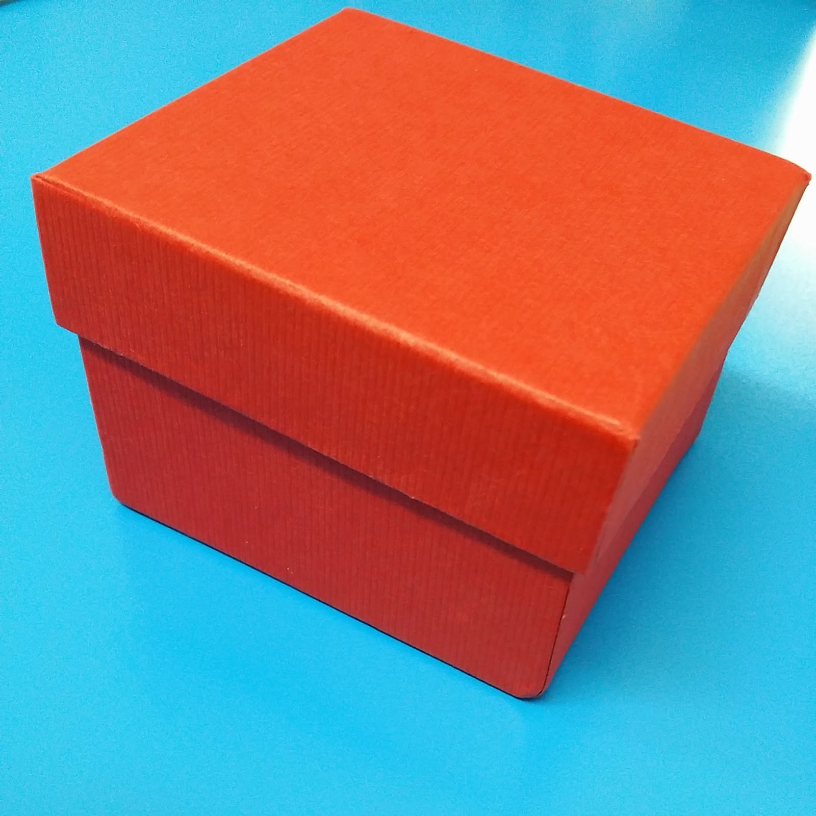 Hadiah Misteri Dalam Kotak Merah  Cerita Budak Sepet