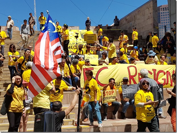 baju-kuning-bersih