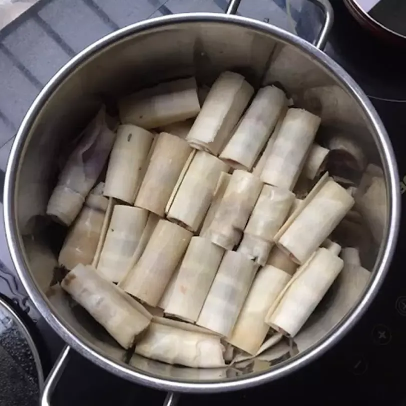Măng cuốn nhồi thịt