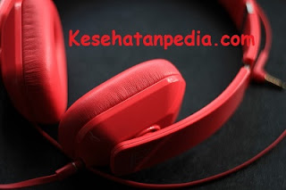 Bahaya menggunakan earphone terlalu lama bagi kesehatan