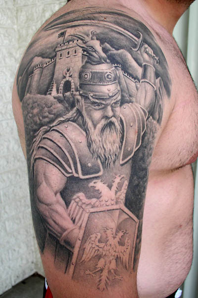 tatuajes de letras goticas fotos. Un tatuaje viking más salado: Imagen.