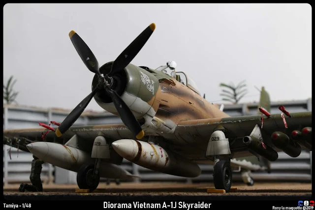 Diorama du A-1J Skyraider au Vietnam au 1/48.