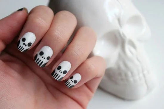 21 Spooky Nail Art Ideas for Halloween 2014