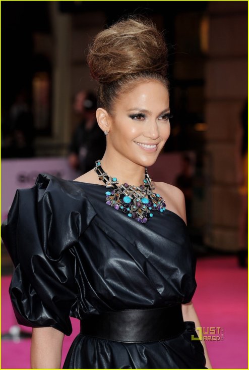 jennifer lopez hairstyles in the back up plan. Jennifer Lopez sports a very