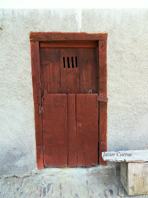 Detalle de puerta. Santulaya, Cangas del Narcea. Grupo Ultramar Acuarelistas