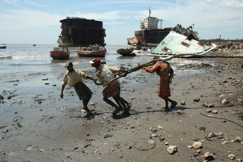 chittagong-ship-breaking-yard-3 chittagong-ship-breaking-yard-3
