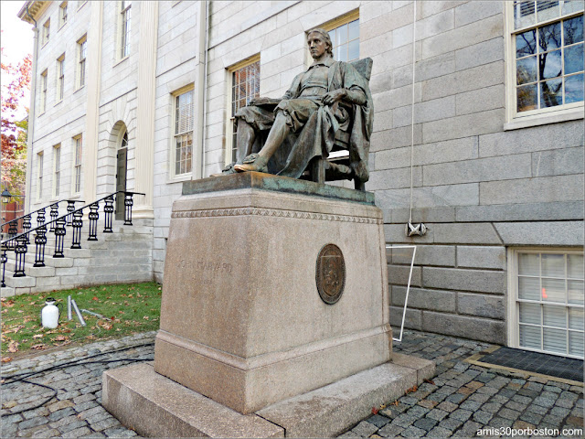 Estatua de John Harvard