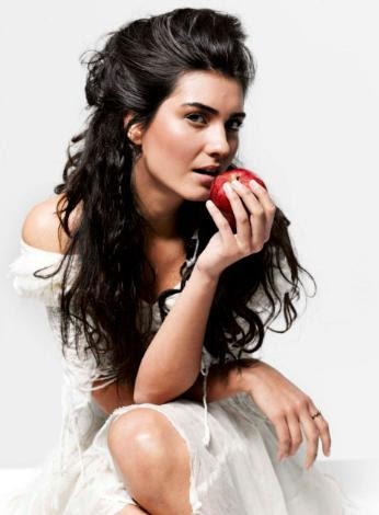 Tuba-Buyukustun-Elma