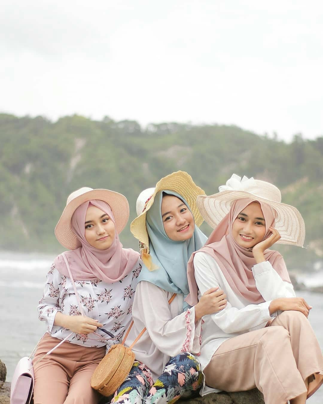 21 Model  dan Style Simple Baju Hijab Untuk  Anak  Kuliahan  