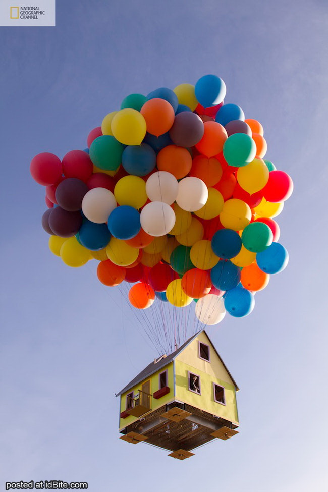  Rumah  Terbang  dengan  Balon  Film  UP Menjadi Kenyataan 