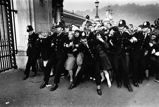 Buckingham Palace Beatles fans