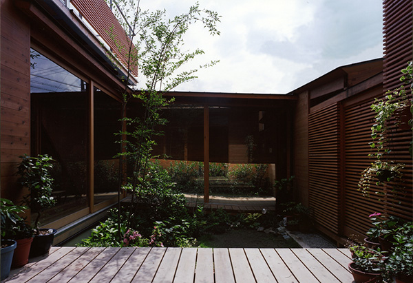 Beautiful Houses  Design  of modern  wooden Japanese  house 