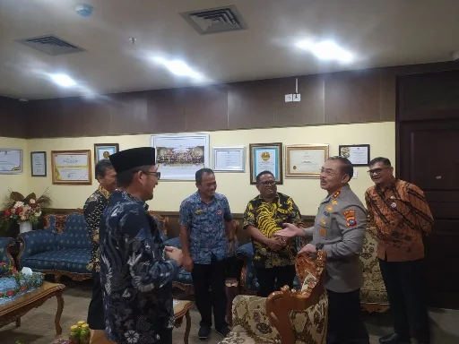 Perkuat Sinergi dan Kolaborasi, Wako Hendri Septa Kunjungi Kapolda Sumbar yang Baru