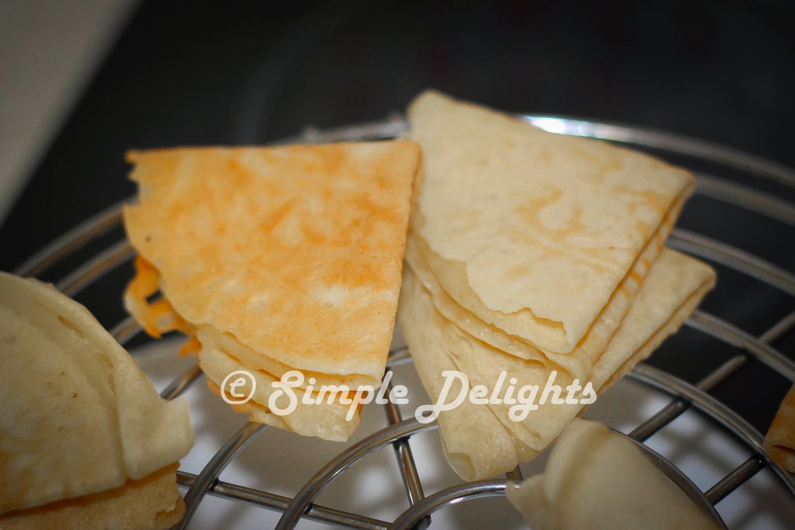 Simple Delights: Coconut Egg Rolls ( Kuih Kapit ) Aka Love 