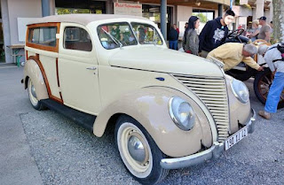 Une voiture ancienne