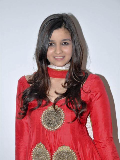 Alia Bhutt Bollywood Actress Cute Pictures in HD
