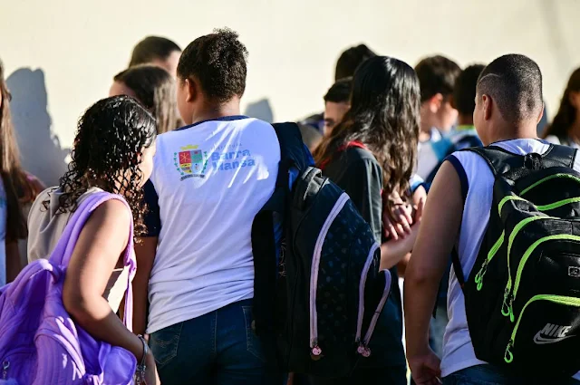 Sensação térmica de 44ºC antecipa saída dos estudantes da rede municipal de Barra Mansa