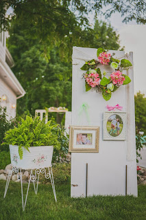 vintage door wedding decor