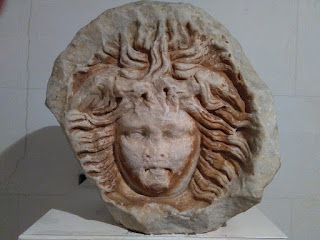 El gorgoneion de la medusa, icono de L'Hospitalet