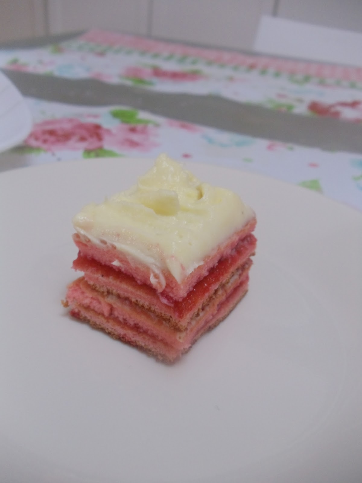 Life is colorful: Kek Lapis Strawberry Cheese