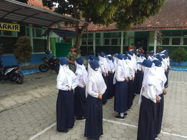 Kodim Karanganyar - Batuud Jenawi Gembleng OSIS SMP N2 Jenawi