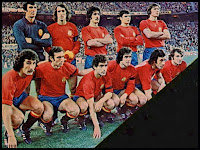 SELECCIÓN DE ESPAÑA. Temporada 1975-76. Iríbar, Sol, Benito, Camacho, Migueli. Capón, Quini, Villar, Santillana, Del Bosque y Churruca. SELECCIÓN DE ESPAÑA 1 SELECCIÓN DE ALEMANIA FEDERAL 1. 24/04/1976. V Copa de Europa de Selecciones Nacionales Yugoslavia 1976, cuartos de final, partido de ida. Madrid, España, estadio Vicente Calderón. GOLES: 1-0: 20’, Santillana. 1-1: 60’, Beer.