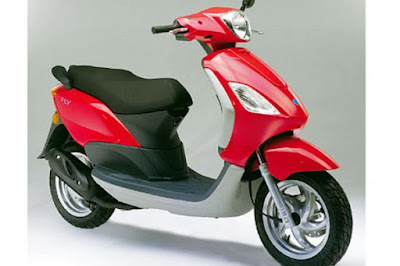 New 2016 Piaggio Fly 125cc Scooter red color pose