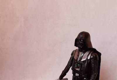 Boneco Figura de ação articulada do  Darth Vader  da Star Wars /Guerra nas Estrelas - LFL  30cm Hasbro 30cm R$ 55,00