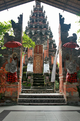 Barong Dance performance. Bali. Indonesia. Танцевальное представление Баронг. Бали. Индонезия.