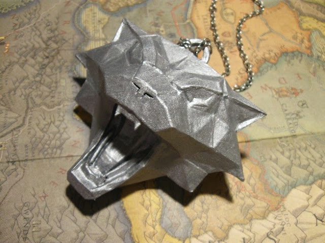 medalion kota; amulet kota; witcher medallion; witcher papercraft; papercraft; model kartonowy; kartonowo; medalion wiedzmina; wiedźmin; amulet wiedźmiński; wild hunt papercraft; wiedźmin dziki gon; model kartonowy medalionu; cosplay witcher; model 3ds max; model z kartonu; cats medallion; witcher school; szkoła cechu kota; cech kota; wisior kota; kocia głowa; kartonowo blog o modelach, malowanie, farby akrylowe, farba olejna, malowanie modelu