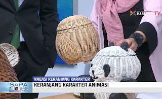 Umumnya rotan hanya dibuat menjadi sebuah bangku, meja, atau keranjang dengan bentuk yang biasa saja. Lewat kreasi tangan seorang kreatif, keranjang tersebut dibuat dalam bentuk karakter kartun. Sepertinya apa sih lucunya keranjang karakter ini? Published on Apr 29, 2016.