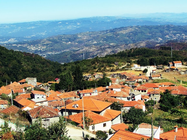 Uma panorâmica da paisagem dos arredores de Amarante