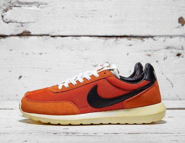 Tuscan Rust Nike Daybreak sillhuette