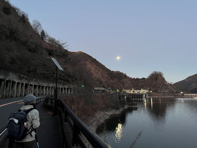 奥多摩湖とスノームーン