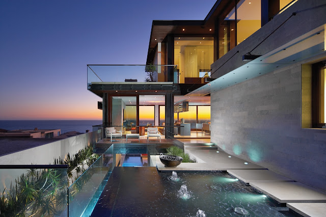 Picture of the open modern home overlooking the ocean