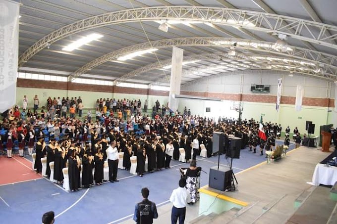 Se gradúan 104 jóvenes del C.B.T.a 167