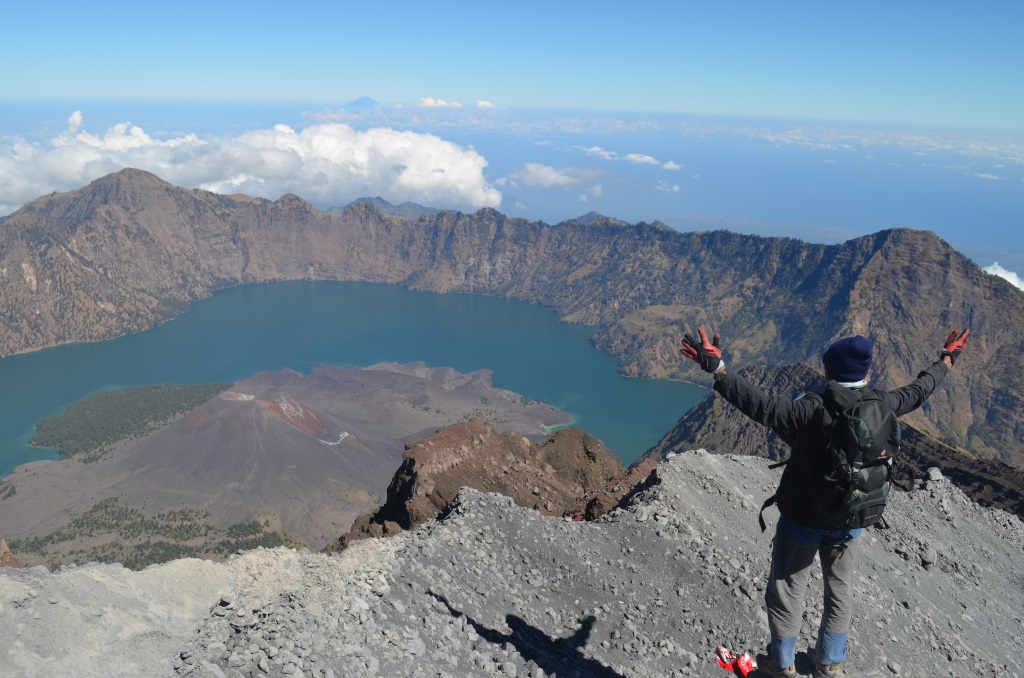 Pesona Gunung Rinjani dan Danau Segara Anak