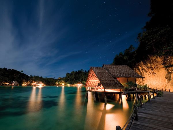 ... karst sebagian besar tidak berpenghuni barat laut papua barat adalah