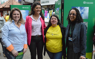  (da esquerda para direita) Secretária de Educação, Carla Rabello, de Cultura, Cléo Jordão, a coordenadora do Lar Tia Anastácia, Flávia Becker, e a representante da CRT ​,  Alessandra Fernandes, prestigiaram a exposição 