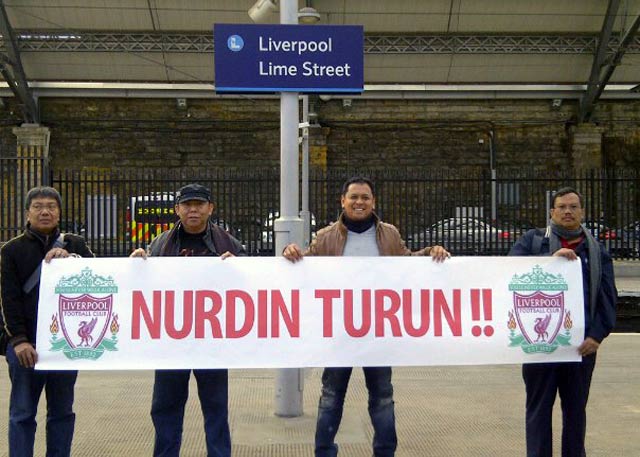 demo-anti-nurdin-halid--dalam -laga-liverpool-vs-manchester-united