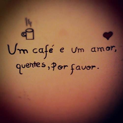 Uma xícara de café fumegante e um amor apaixonado, prontos para aquecer o coração e a alma.