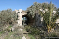 Latrún (Toron de Chevalier), Ruinas de una fortaleza cruzada