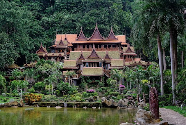 Front of Wat Tham Khao​ Wong