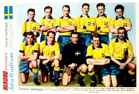 SELECCIÓN DE SUECIA - Temporada 1953-54 - Kurt Hamrin, Henry Thillberg, Sven Hjertsson, Bertil Andersson, Karl-Alfred Jacobsson y Gösta Sandberg; Sven-Ove Svensson, Lennart Samuelsson, Kalle Svensson, Orvar Bergmark y Gösta Lindh - Un equipo de la selección sueca que  el 22 de mayo de 1954 se enfrentó al Equipo de la Prensa